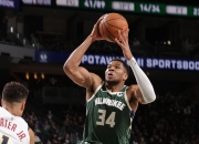 开云足球直播-包含掘金完胜青岛队，字母哥高光表现的词条