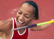 开云体育中国-当足球与F1的轨迹交错，三笘薰在赛道上的德国式突袭