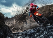 开云足球直播-冰火淬炼，德罗赞压力下的涅槃与尼克斯的钢铁洪流