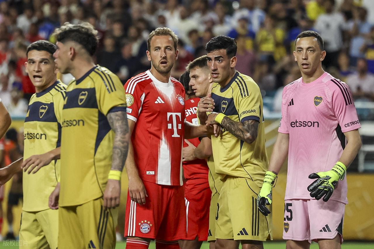 拜仁慕尼黑后防线集体抽风：不堪摧残的简单介绍