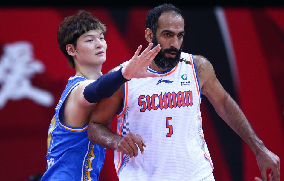 包含河南男篮连胜势头如虹，领跑积分榜！的词条