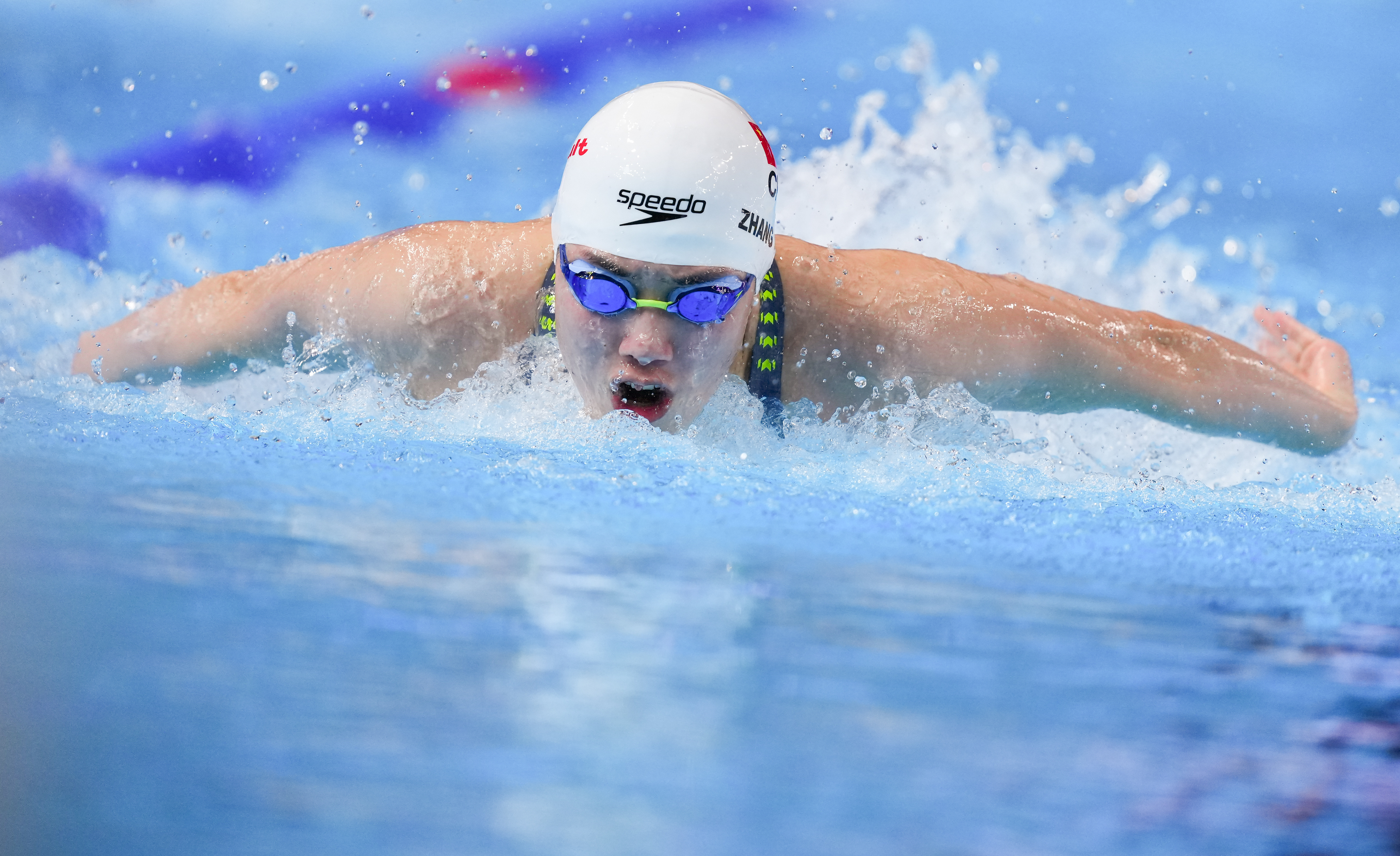 游泳赛场战况激烈,选手竞技势均力敌的简单介绍 游泳赛场战况激烈,选手竞技势均力敌的简单介绍