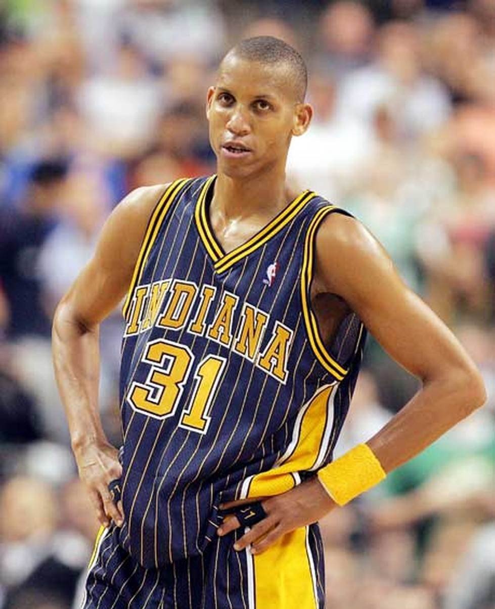 步行者队球员发挥出色，取得关键胜利