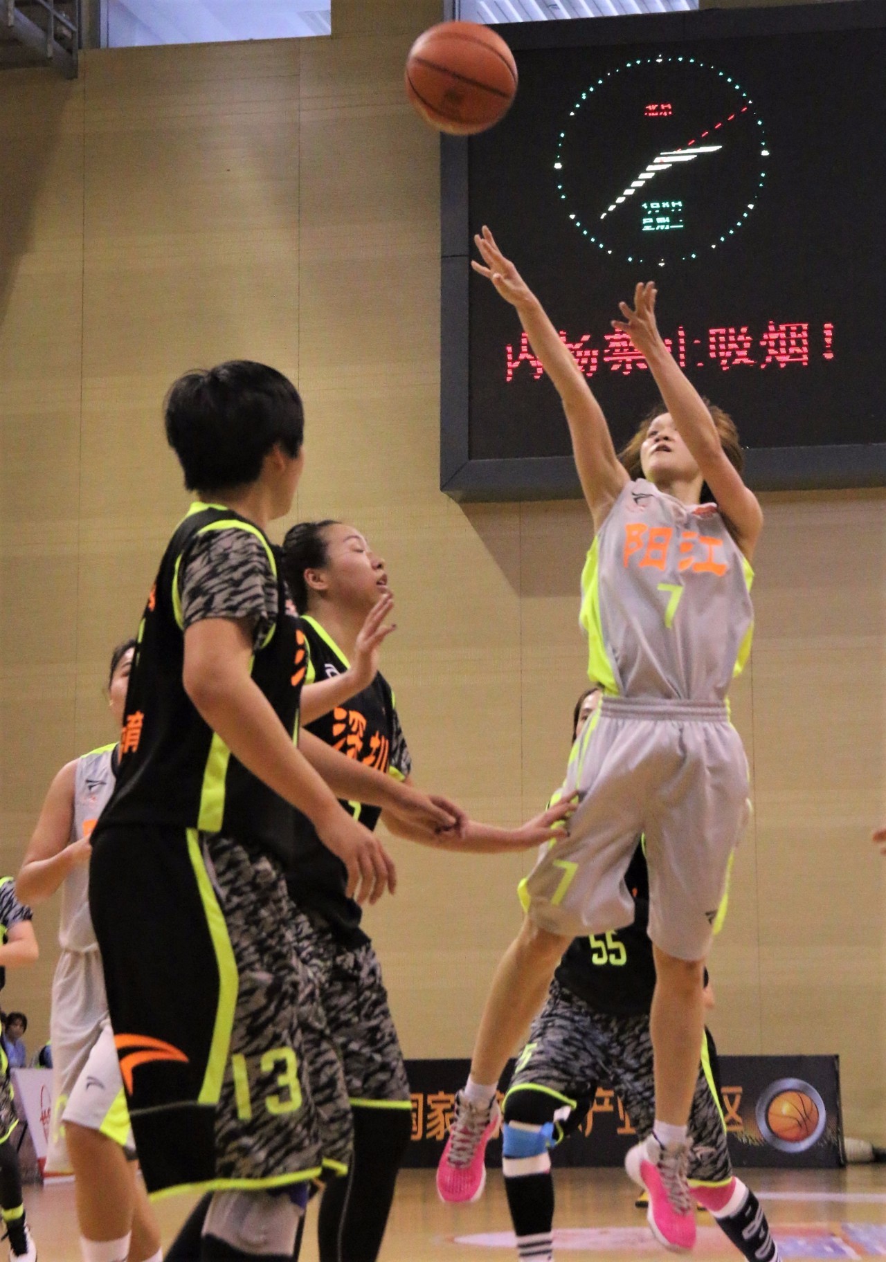 乌鲁各家各爬大胜爱尔兰，成功晋级四强的简单介绍