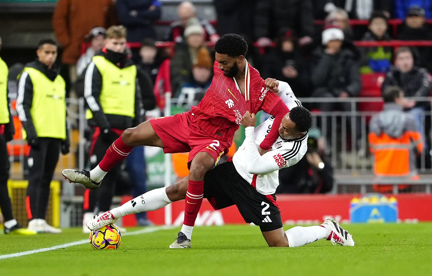 包含里尔客场平局，失去追赶领先者机会的词条