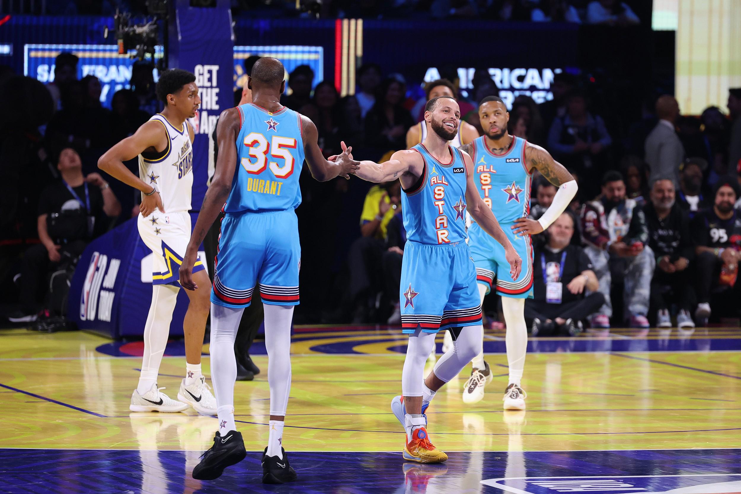 MVP级别球员在比赛中力挺全队 MVP级别球员在比赛中力挺全队