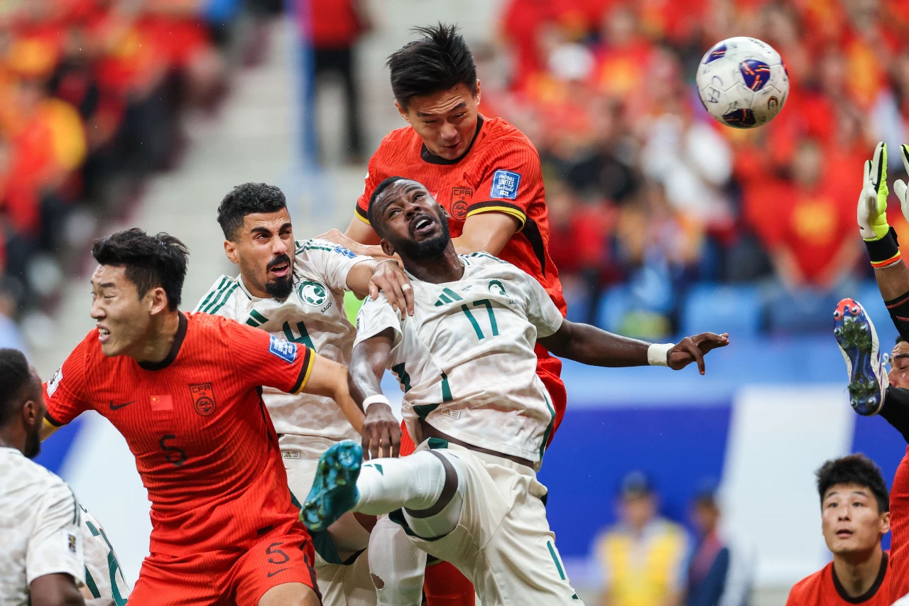 国际顶级赛事比拼，足球运动员层出不穷展现出色表现的简单介绍