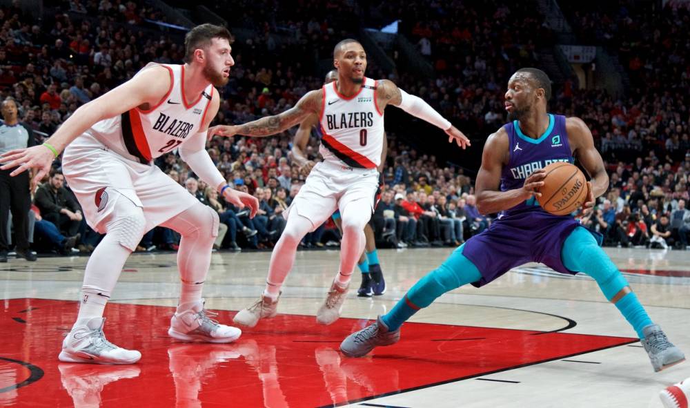 开拓者客场力克黄蜂，终止连败的简单介绍