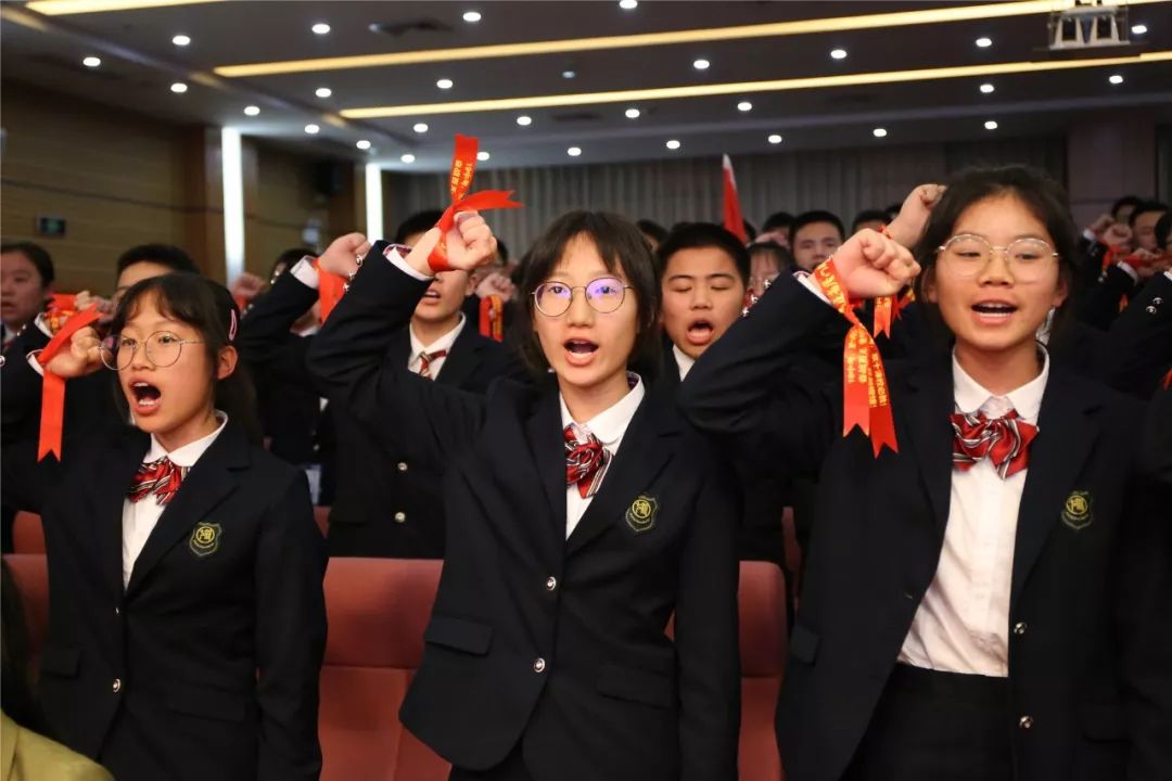 关于海南队奋力拼搏展露风采，胜利气氛四溢庆贡的信息