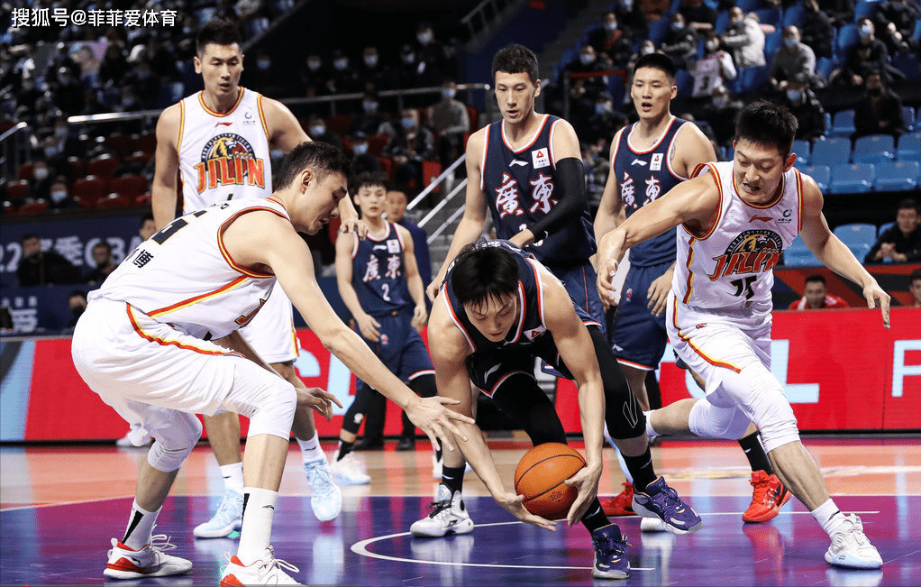 包含广东队再夺胜利，冲击榜首位置的词条