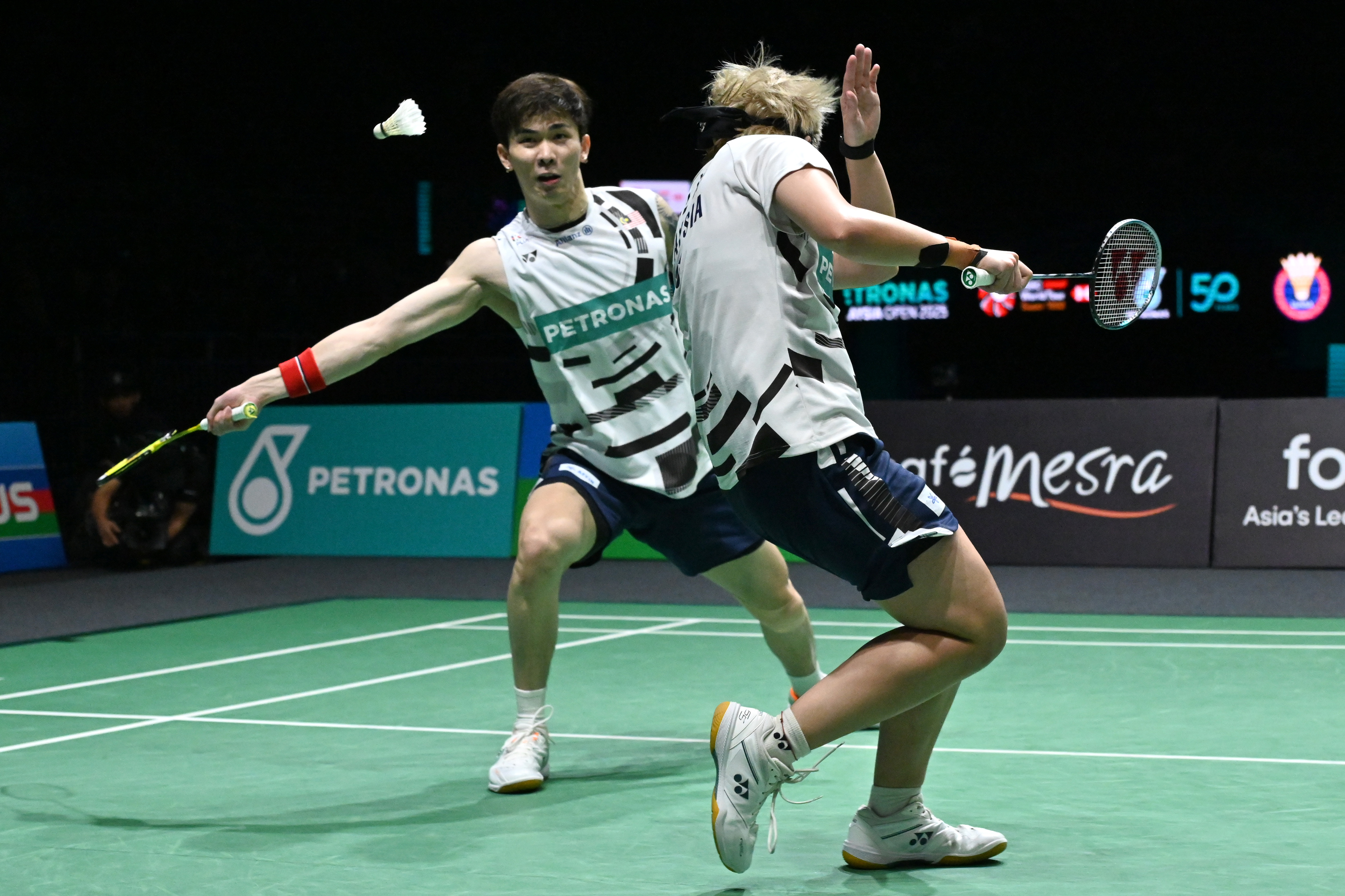 包含马来西亚羽毛球队鏖战英格兰羽毛球队，戴资颖关键制胜的词条