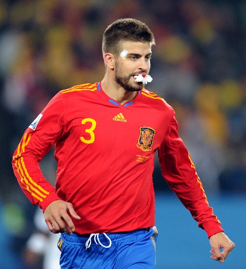 罗马险胜西班牙，皮克带队取胜