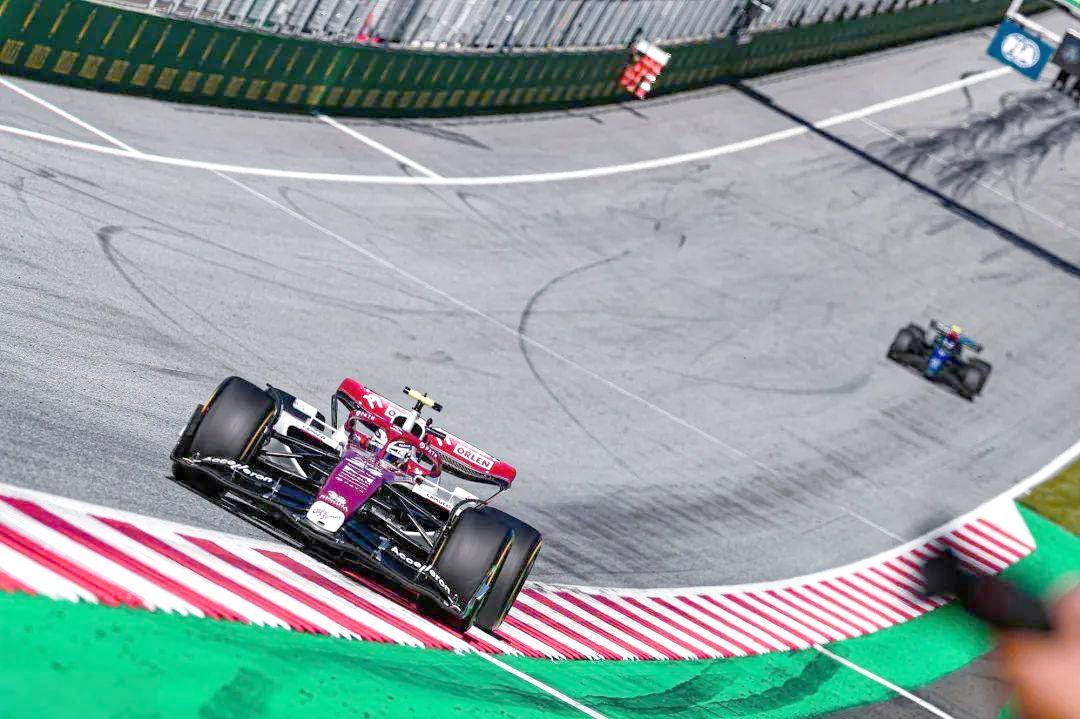 包含红牛二队险胜阿斯顿马丁，勒克莱尔点燃赛场的词条