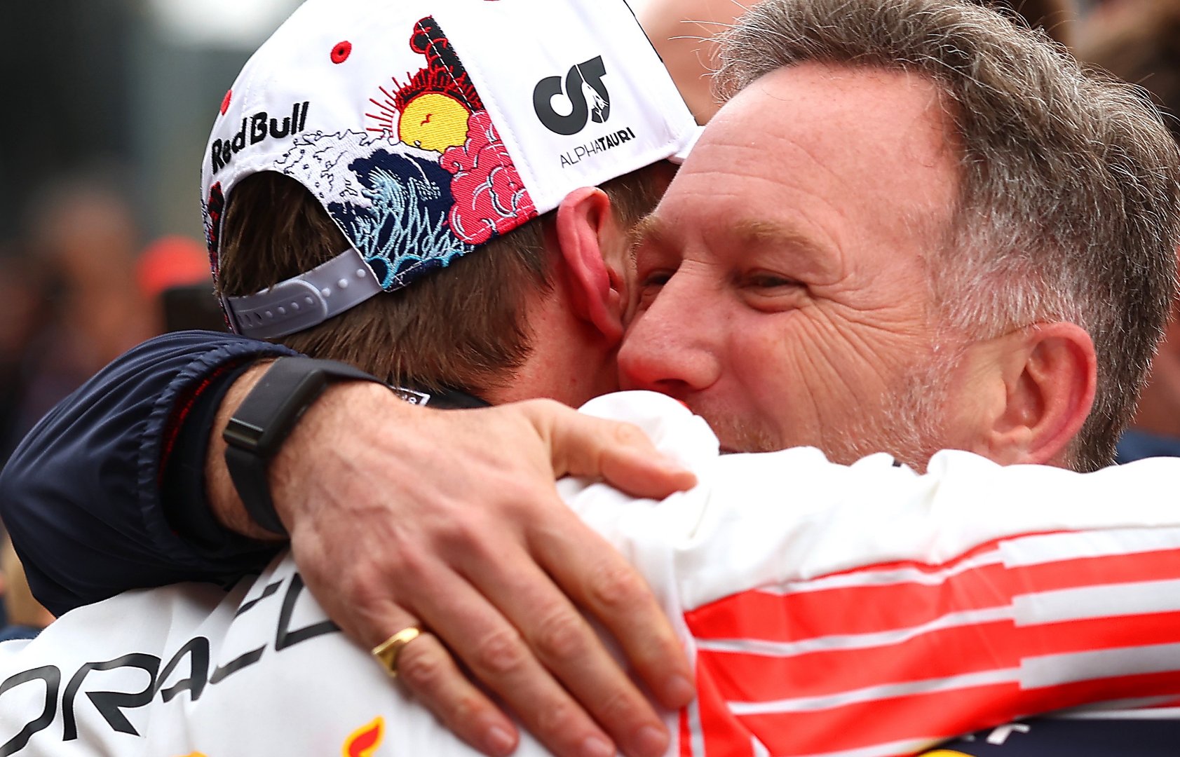 迈凯伦轻取阿斯顿马丁，维斯塔潘点燃赛场的简单介绍