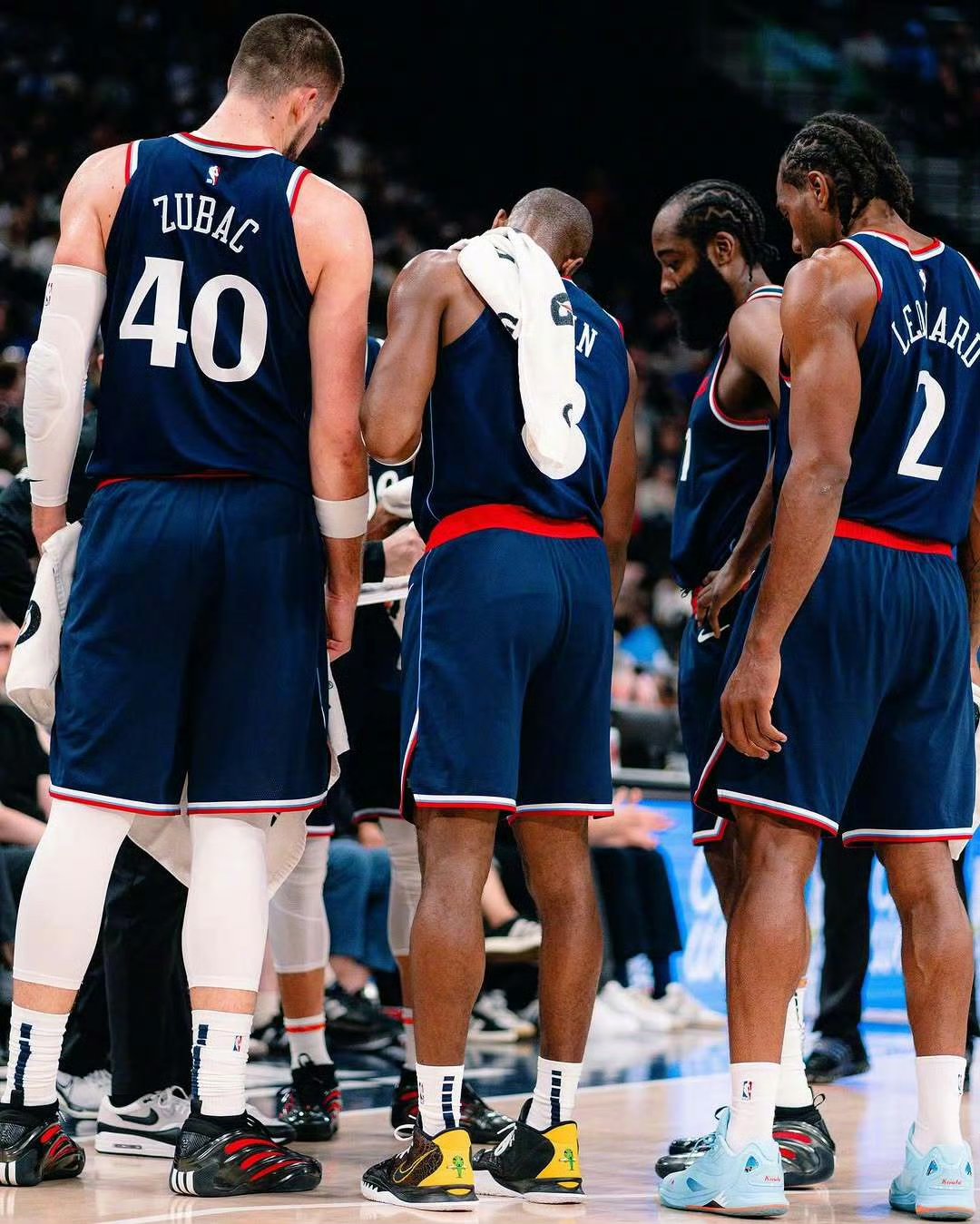 快船轻取深圳队，米切尔统治全场